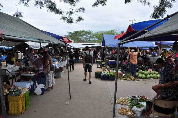 O movimentado mercado de San Ignacio, em Belize